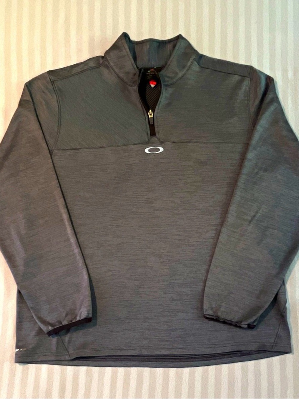Oakley Men’s Grey Half-Zip Pullover Performance Top